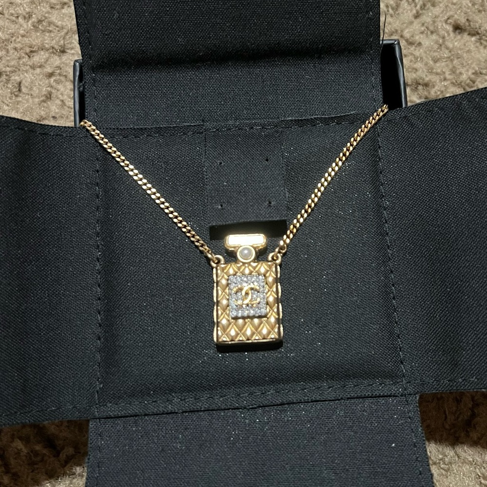 ❌SOLD❌Chanel Pearl Perfume Bottle